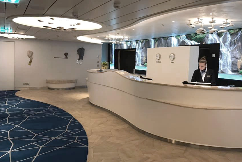 Hanseatic Inspiration Reception Desk, hapag lloyd